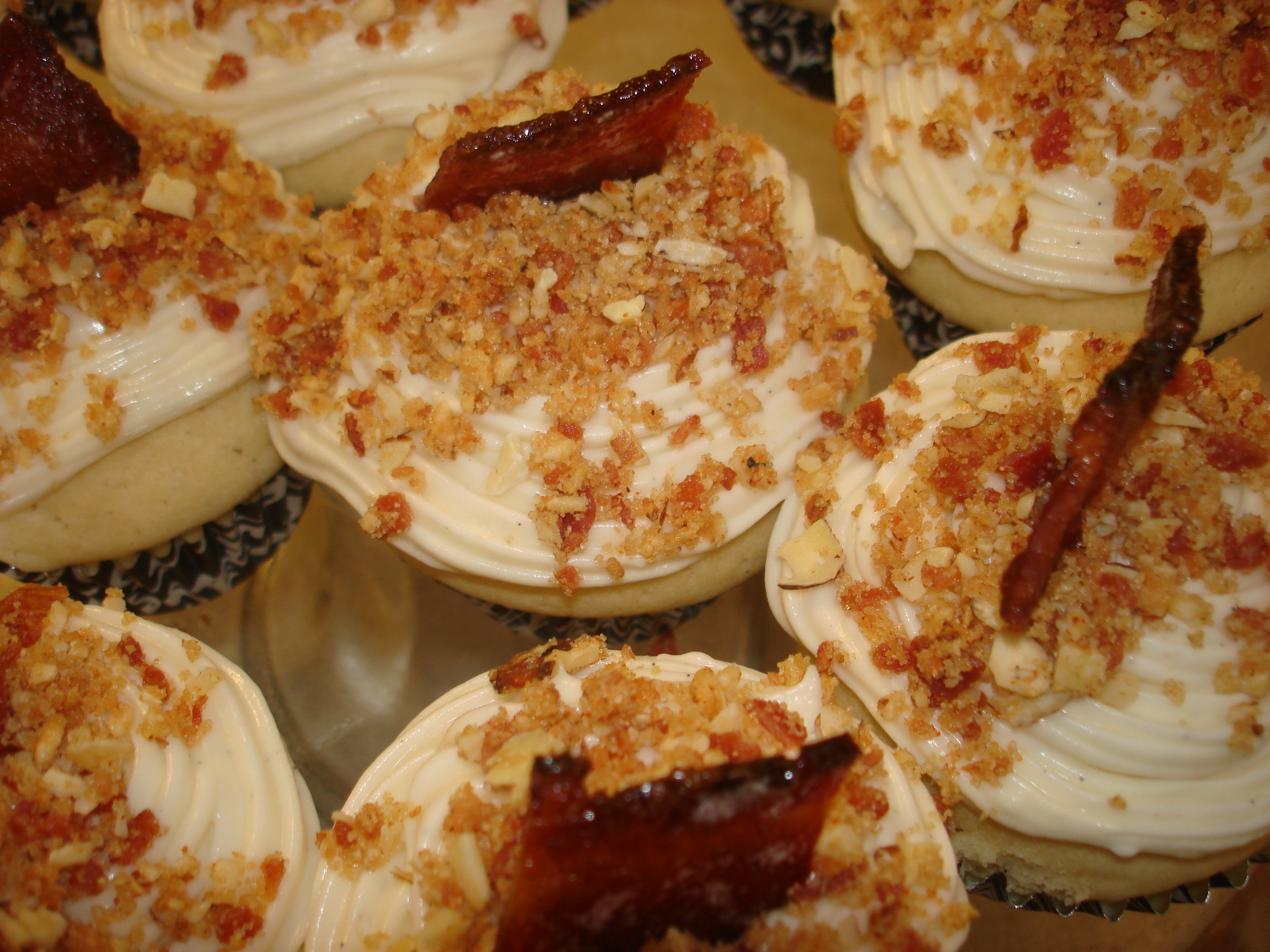 Cream cheese frosted maple cupcakes with bacon topping foodie recipe